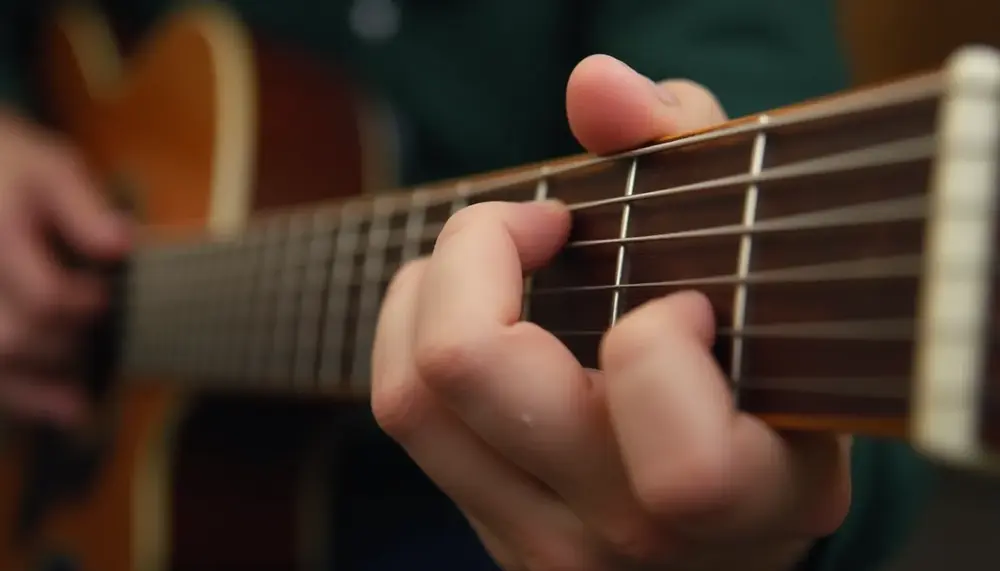 Gitarre D7: So spielst du diesen wichtigen Akkord